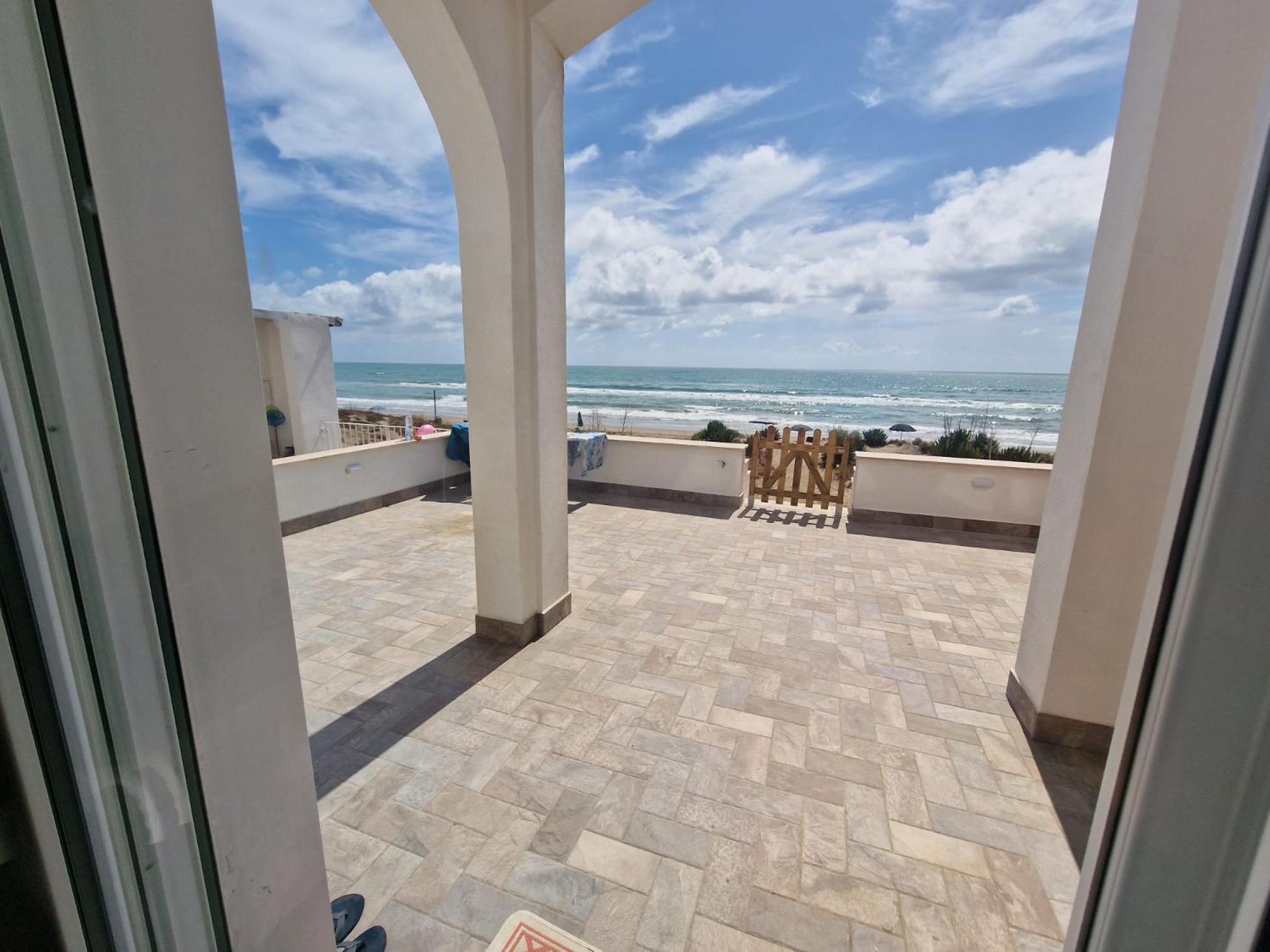 The Suite On The Beach Torvaianica Exterior photo