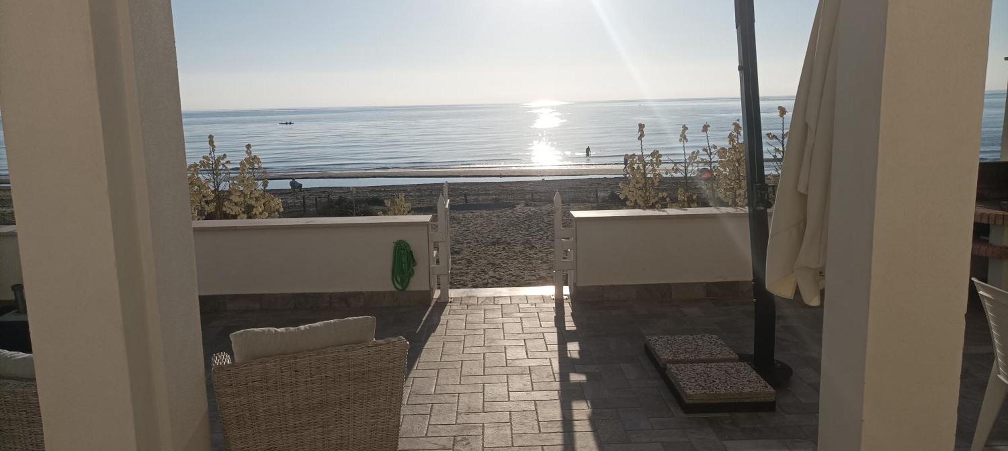 The Suite On The Beach Torvaianica Exterior photo