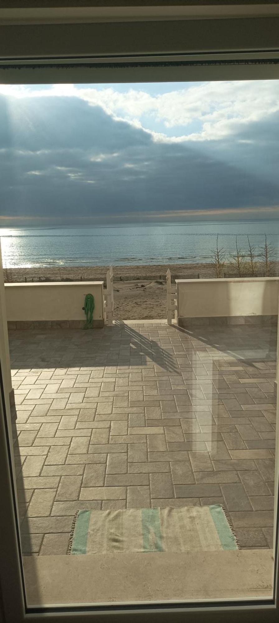 The Suite On The Beach Torvaianica Exterior photo